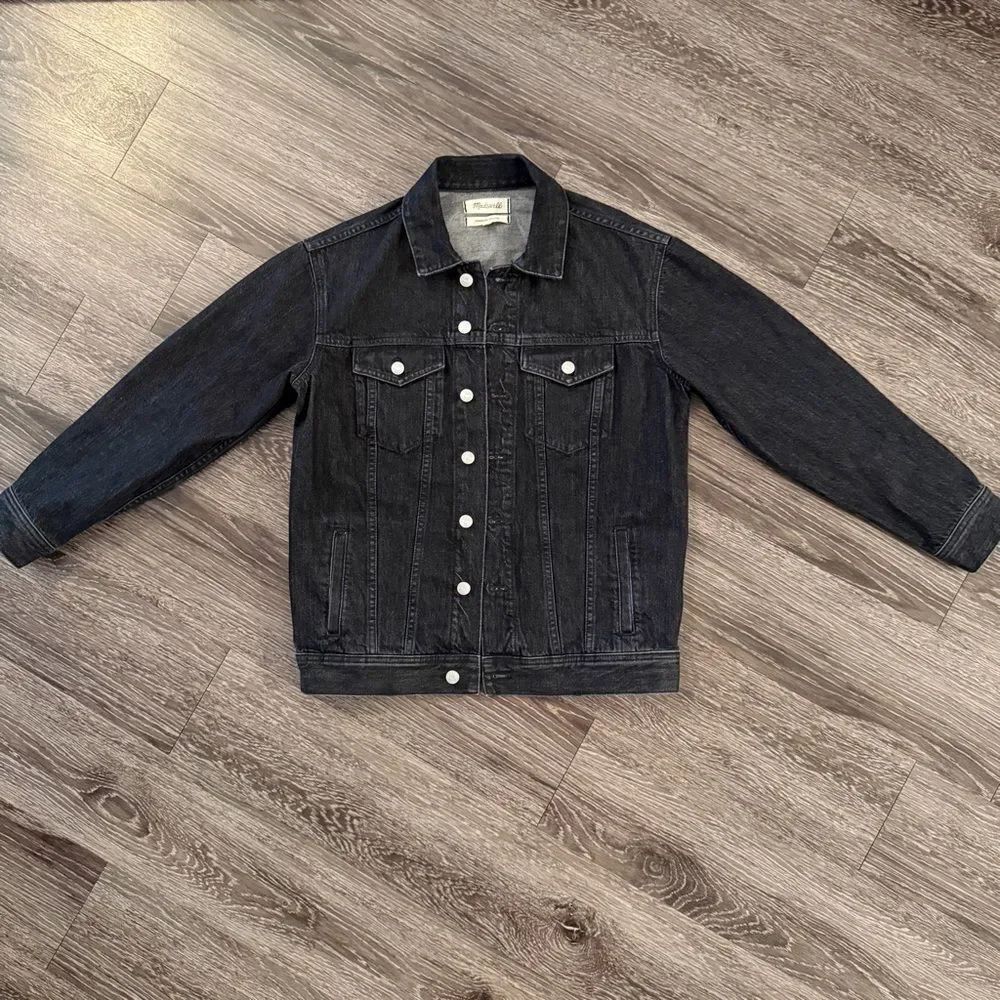 Madewell The Oversized Trucker Jean Jacket in Washed Black